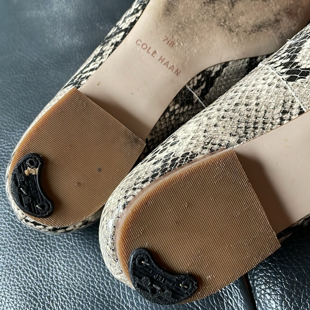 Cole Haan Alice Bow Flats Size 7.5B Snakeskin Elevated Casual Professional Chic - Picture 12 of 12